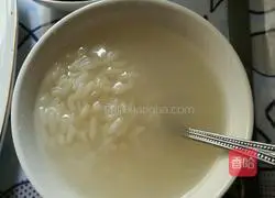 Illustration of how to make breakfast Sima pancake, chicken legs and kiwi fruit 8