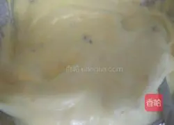 Illustration of how to make raisin and peanut cake 10