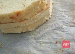 Illustration of how to make cute creamy fruit cake 1