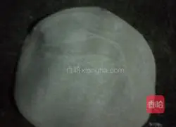 Fragrant Illustration of how to make onion meat pie 3