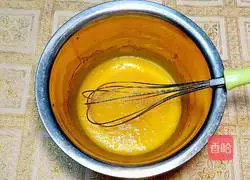 Illustration of how to make cream strawberry cake roll 2