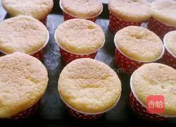 Illustration of how to make cream cupcakes 7