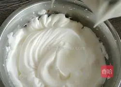 Illustration of how to make eight-inch chiffon cake 9