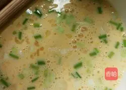 Illustration of how to make green onion fried egg pancake 3