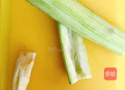 Illustration of how to make loofah egg cake 2