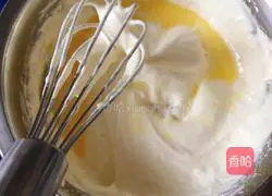 Illustration of how to make six-inch sponge cake 10