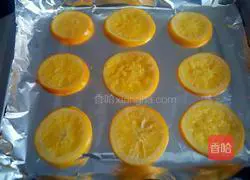 Illustration of how to make orange cake roll 3