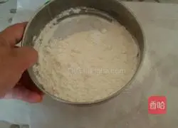 Illustration of how to make eight-inch chiffon cake 2