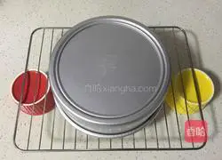 Illustration of how to make dragon fruit chiffon cake (8 inches) 14