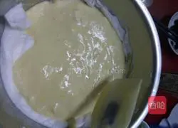 Illustration of how to make eight-inch cranberry chiffon cake 10