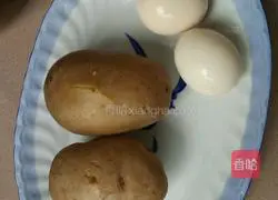 Illustration of how to make potato pancakes 1