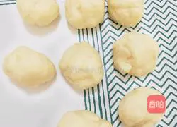 Illustration of spiral egg yolk pastry 7