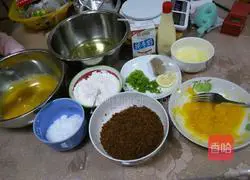 Illustration of how to make pumpkin, scallion and meat floss cake rolls 1