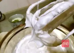 Illustration of how to make matcha chiffon cake 4