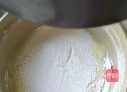 Illustration of how to make chiffon cake 4