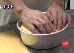 Illustration of how to make 8-inch chiffon cake 13