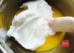 Illustration of how to make hot noodle chiffon cake (8 inches) 10