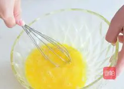 Chocolate Strawberry Cake Roll Recipe Illustration 3