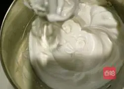 Illustration of how to make banana chiffon cake 8