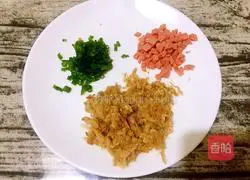 Illustration of how to make meat floss salad cake roll 2