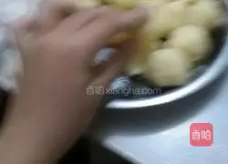 Illustration of how to make pan-fried potato pancakes 7