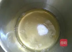 Illustration of how to make six-inch chiffon cake (back-egg method) 3