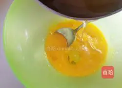 Illustration of how to make chiffon cake 4