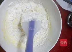 Illustration of how to make eight-inch cranberry chiffon cake 6