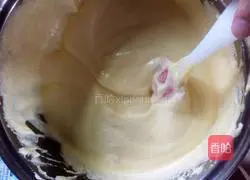 Illustration of how to make simple chiffon cake 12