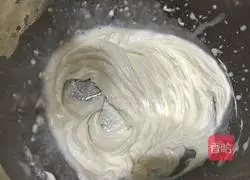 Illustration of how to make cream cake roll 15