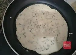 Illustration of how to make egg and scallion pancakes 6