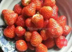 Illustration of how to make strawberry cheese mousse cake (without whipping cream) 6