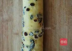 Illustration of how to make red grape cake rolls 18