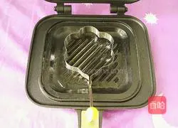 How to make dragon fruit milk pancakes (flower shape) Illustration 10