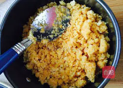 Illustration of how to make baked blueberry cheesecake 3