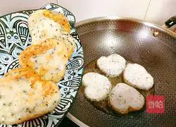 Black Illustration of how to make sesame heart-shaped pancakes 13