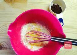 Illustration of how to make two-color cake banana roll 2