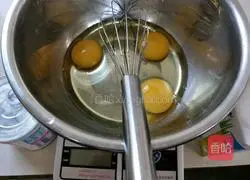 Illustration of how to make whole egg liquid egg tarts without evaporated milk 2