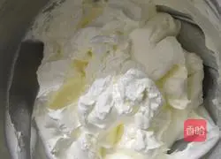 Cream Decorated Cake Recipe Illustration 1