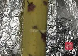 Illustration of how to make cherry strawberry jam cake roll 8