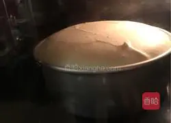 Illustration of how to make eight-inch chiffon cake 19