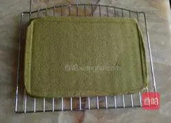 Illustration of how to make matcha cream cake roll 14