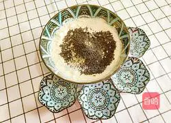 Illustration of how to make black sesame heart-shaped pancakes 4