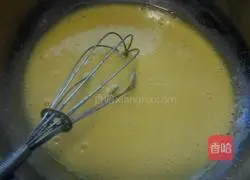 Illustration of how to make two-color chiffon honey bean cake 3