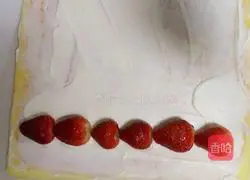 Strawberry Cake Roll Recipe Illustration 9