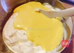 Illustration of how to make cream hand-rolled cake 9