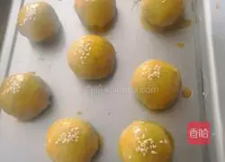 Illustration of how to make egg yolk cake 26