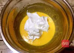 Illustration of how to make chocolate chiffon cake (eight inches) 10