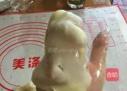 Illustration of how to make egg yolk cake 2