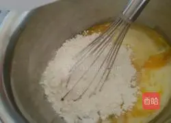 Illustration of how to make eight-inch chiffon cake 6